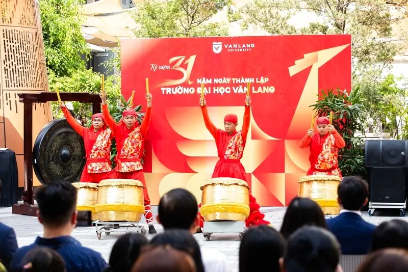 Tiết mục trống hội thể hiện thần gắn kết, sự bền vững và thịnh vượng