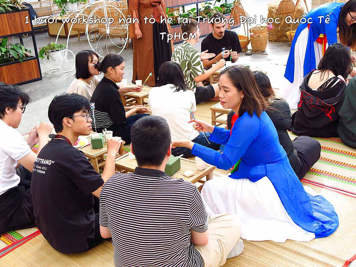 1 buổi workshop nặn tò he tại Trường Đại học Quốc Tế TpHCM